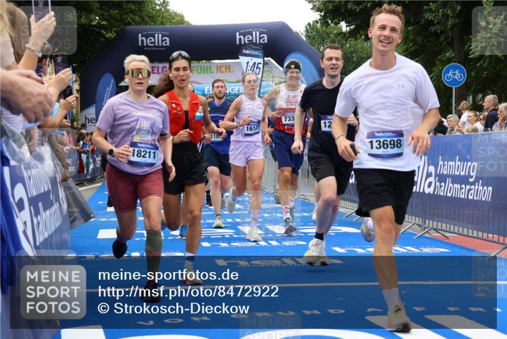 29.06.2025 - hella hamburg halbmarathon Strokosch-Dieckow http://msf.ph/oto/8472922 29.06.2025 10:46:22 Ziel 1600, 2222, 2842, 3056, 4237, 4497, 6421, 6691, 6978, 7335, 8142, 8981, 9386, 9497, 9786, 11185, 11773, 12171, 12651, 12891, 13698, 14045, 14200, 14228, 14262, 14482, 15157, 16127, 18118, 18211, 18637, 19209 meine-sportfotos.de
