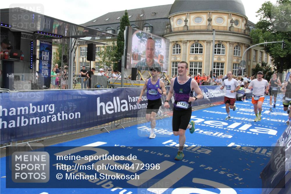 29.06.2025 - hella hamburg halbmarathon Michael Strokosch http://msf.ph/oto/8472996 29.06.2025 10:37:17 Ziel 4860, 5003, 5923, 8362, 10190, 11423, 12900, 13972, 15178, 17137, 17726 meine-sportfotos.de