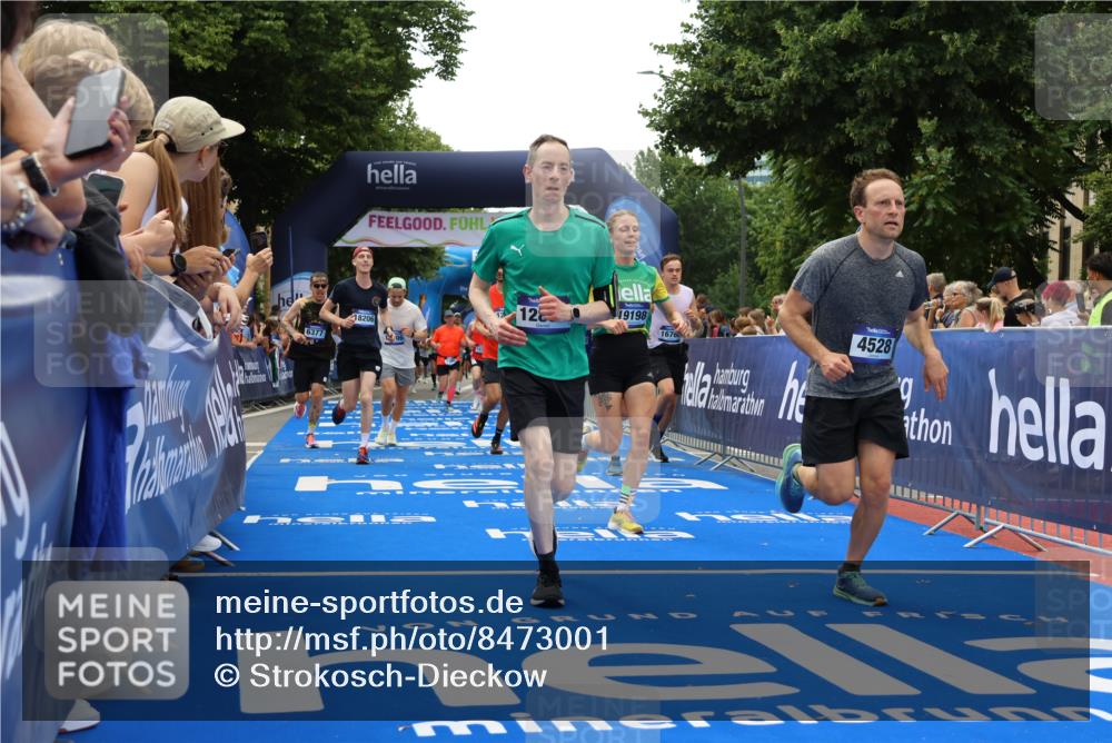 29.06.2025 - hella hamburg halbmarathon Strokosch-Dieckow http://msf.ph/oto/8473001 29.06.2025 10:47:58 Ziel 1086, 1604, 1613, 4324, 4528, 4601, 5022, 6377, 6836, 9638, 12706, 12724, 12747, 12808, 13570, 14730, 15333, 16149, 16766, 17451, 18206, 18922, 19198 meine-sportfotos.de