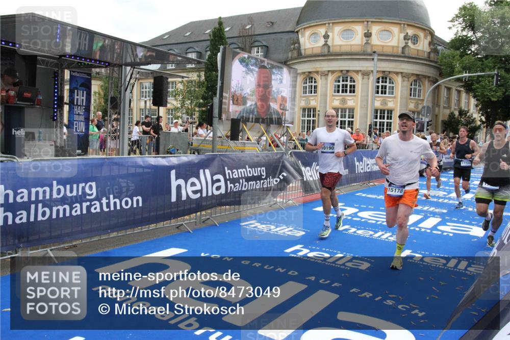 29.06.2025 - hella hamburg halbmarathon Michael Strokosch http://msf.ph/oto/8473049 29.06.2025 10:37:18 Ziel 4860, 5003, 8362, 10190, 11423, 12900, 13972, 15178, 17137, 17726 meine-sportfotos.de