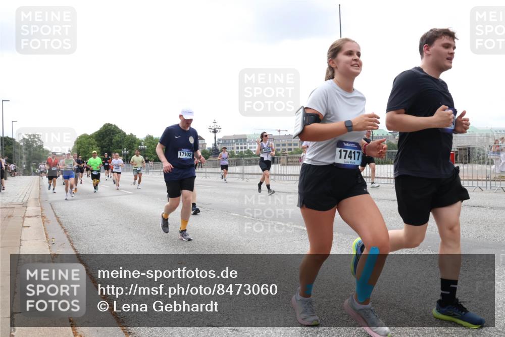 29.06.2025 - hella hamburg halbmarathon Lena Gebhardt http://msf.ph/oto/8473060 29.06.2025 10:33:07 Lombardsbrücke 17102, 17417, 1078, 1237, 1324, 1732, 1764, 2038, 2054, 2059, 2085, 2276, 2838, 2959, 3341, 3391, 3422, 3660, 3708, 3753, 3812, 3871, 4030, 4096, 4445, 4446, 4555, 4650, 5110, 5180, 5581, 5917, 6040, 6773, 6861, 7387, 7750, 7982, 8170, 8595, 8839, 9034, 9143, 9188, 9289, 9471, 9542, 9591, 9592, 9768, 9780, 10013, 10048, 10277, 11229, 11260, 11713, 11756, 11826, 12039, 12423, 12424, 14305, 14743, 15951 meine-sportfotos.de