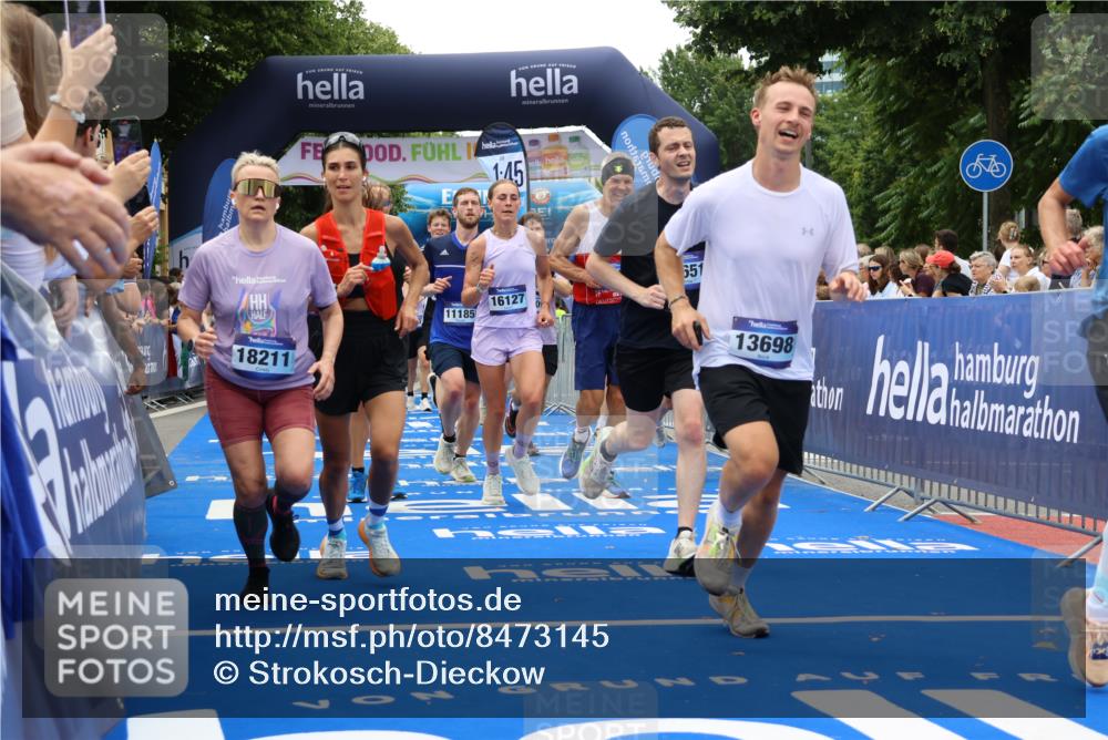 29.06.2025 - hella hamburg halbmarathon Strokosch-Dieckow http://msf.ph/oto/8473145 29.06.2025 10:46:22 Ziel 1600, 2222, 2842, 3056, 4237, 4497, 6421, 6691, 6978, 7335, 8142, 8981, 9386, 9497, 9786, 11185, 11773, 12171, 12651, 12891, 13698, 14045, 14200, 14228, 14262, 14482, 15157, 16127, 18118, 18211, 18637, 19209 meine-sportfotos.de