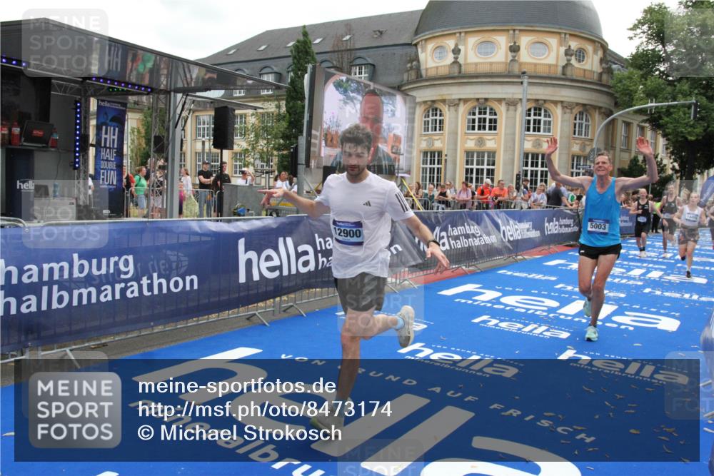 29.06.2025 - hella hamburg halbmarathon Michael Strokosch http://msf.ph/oto/8473174 29.06.2025 10:37:23 Ziel 5003, 12739, 12900, 13854, 14387, 14459, 15888, 17306, 18824 meine-sportfotos.de