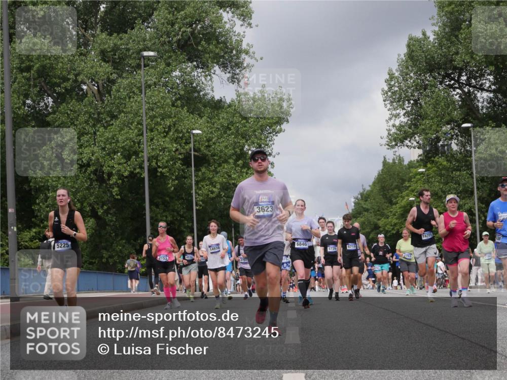 29.06.2025 - hella hamburg halbmarathon Luisa Fischer http://msf.ph/oto/8473245 29.06.2025 10:45:00 Kennedybrücke 5225, 2153, 4530, 14938, 3623, 6846, 671955, 6726, 2763, 15, 16705, 11097, 38, 1314, 1317, 1536, 2229, 3532, 3533, 3694, 5086, 6846, 6894, 7821, 8293, 8300, 8301, 8443, 8586, 9370, 10027, 10483 meine-sportfotos.de
