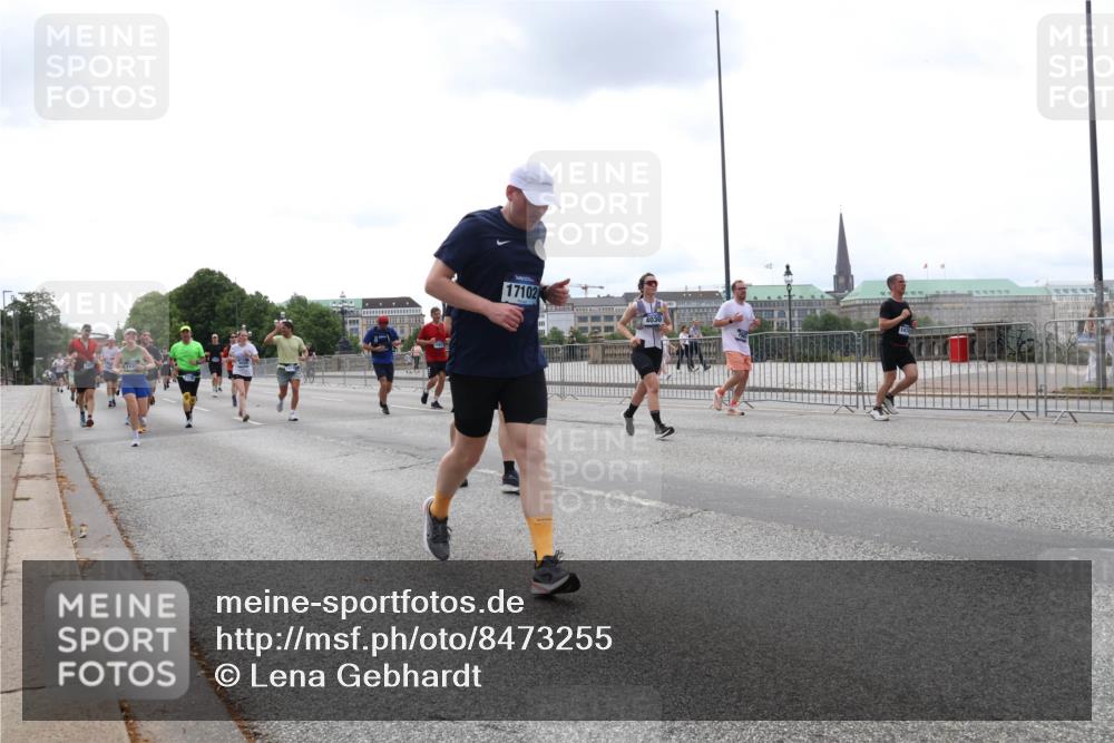 29.06.2025 - hella hamburg halbmarathon Lena Gebhardt http://msf.ph/oto/8473255 29.06.2025 10:33:08 Lombardsbrücke 17102, 4030, 1078, 1237, 1324, 1732, 1764, 2038, 2054, 2059, 2085, 2276, 2838, 2959, 3341, 3391, 3422, 3660, 3708, 3753, 3812, 3871, 4030, 4096, 4164, 4445, 4446, 4555, 4650, 5110, 5180, 5581, 5917, 6040, 6773, 6861, 7387, 7750, 7982, 8170, 8595, 8839, 9034, 9143, 9188, 9289, 9471, 9542, 9591, 9592, 9768, 9780, 10013, 10277, 11229, 11260, 11713, 11756, 11826, 12039, 12423, 12424, 14305, 14743, 15951 meine-sportfotos.de