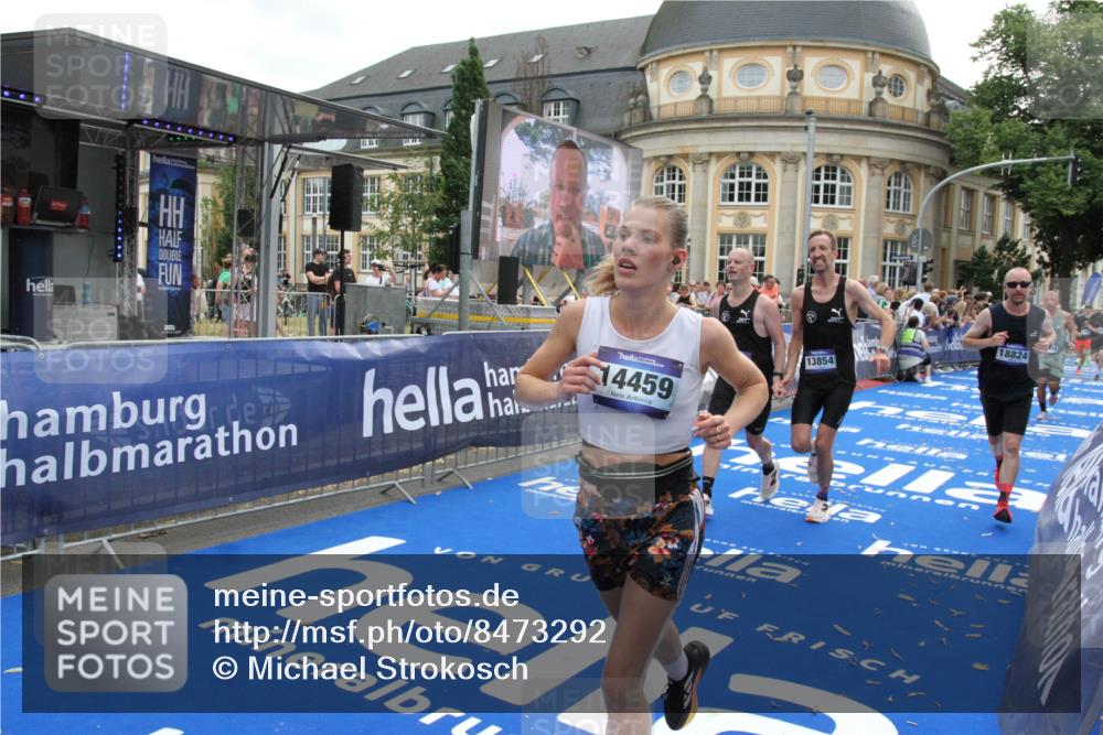 29.06.2025 - hella hamburg halbmarathon Michael Strokosch http://msf.ph/oto/8473292 29.06.2025 10:37:26 Ziel 2767, 9017, 12739, 13372, 13854, 14387, 14459, 15888, 17306, 18159, 18723, 18824 meine-sportfotos.de