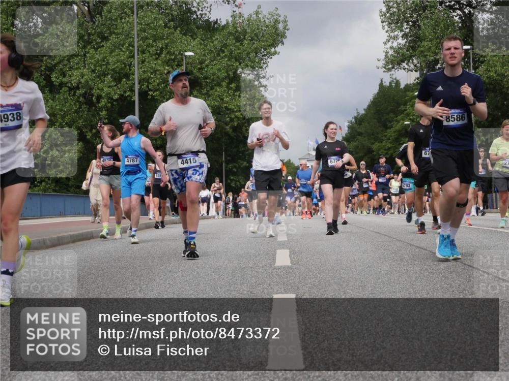 29.06.2025 - hella hamburg halbmarathon Luisa Fischer http://msf.ph/oto/8473372 29.06.2025 10:45:05 Kennedybrücke 4938, 4520, 4787, 838, 4415, 672, 11686, 5793, 67, 8586, 1317, 1536, 2762, 2763, 3532, 3533, 5086, 6066, 6719, 6793, 6846, 6894, 8300, 8301, 8443, 8586, 10483 meine-sportfotos.de