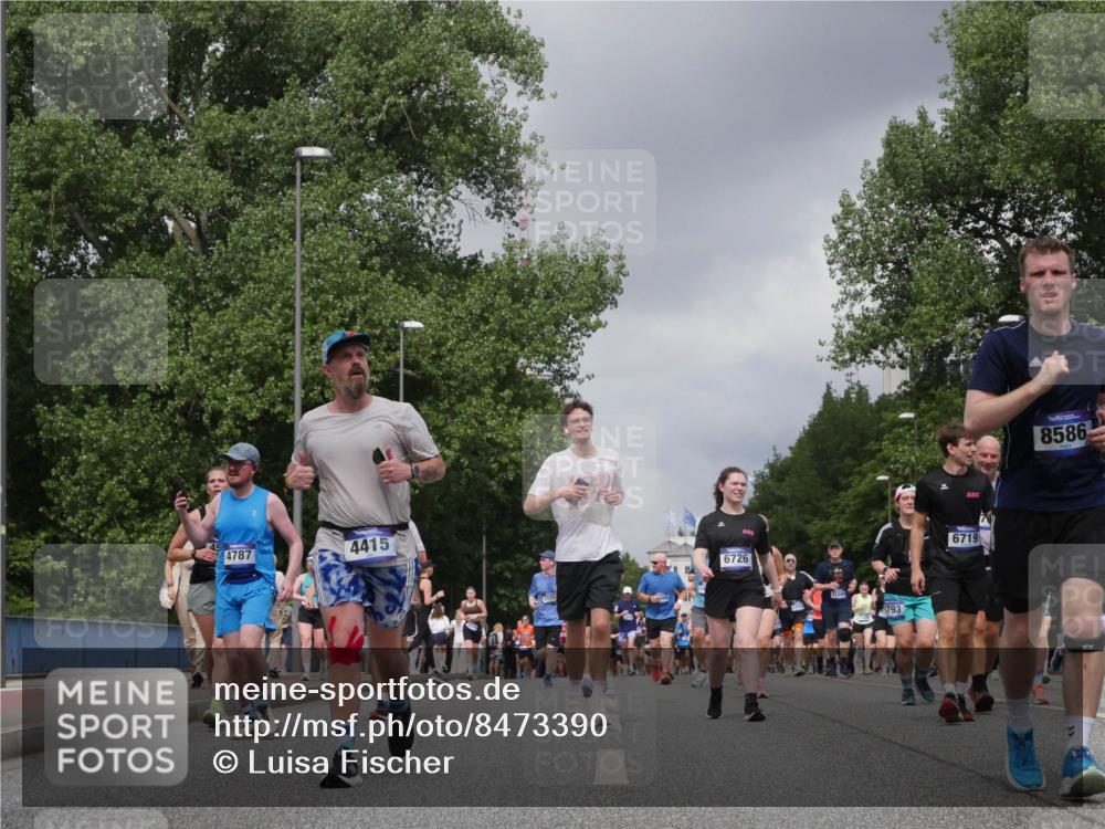29.06.2025 - hella hamburg halbmarathon Luisa Fischer http://msf.ph/oto/8473390 29.06.2025 10:45:06 Kennedybrücke 45, 4787, 4415, 6726, 11686, 793, 6719, 8586, 1317, 1536, 2762, 2763, 3532, 3533, 6066, 6719, 6793, 6846, 6894, 8300, 8301, 8443, 8586, 10483 meine-sportfotos.de