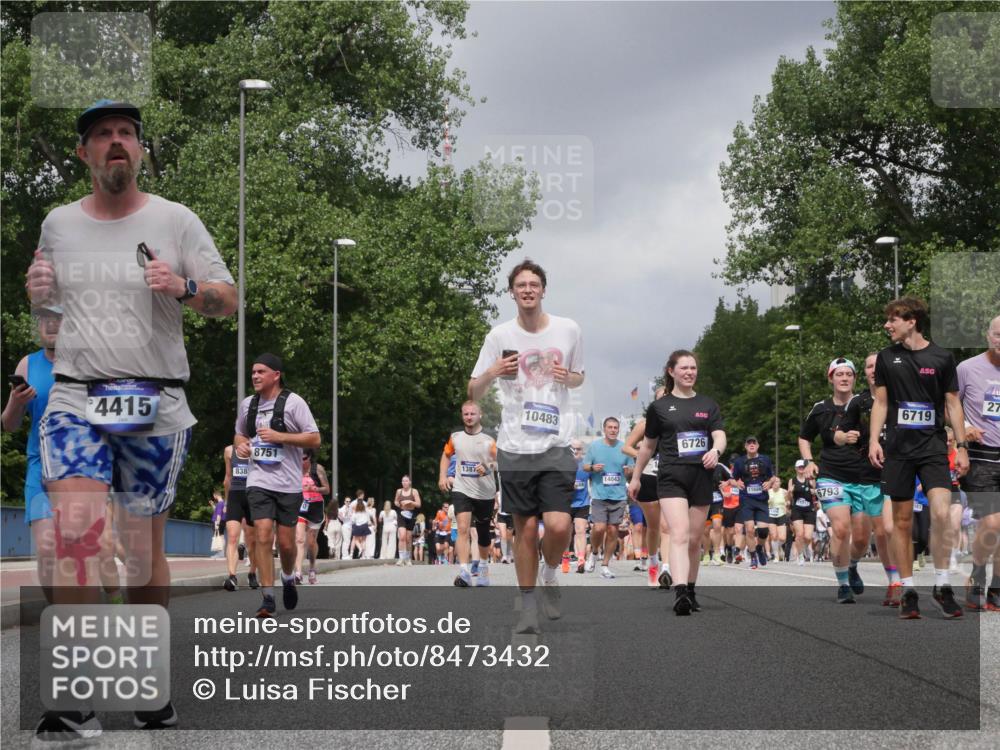 29.06.2025 - hella hamburg halbmarathon Luisa Fischer http://msf.ph/oto/8473432 29.06.2025 10:45:07 Kennedybrücke 4415, 838, 8751, 1387, 10483, 14043, 6726, 48, 11686, 6793, 6719, 27, 1317, 1536, 2762, 2763, 3532, 3533, 5942, 6066, 6719, 6726, 6793, 6846, 6894, 8300, 8301, 8443, 8586, 10483 meine-sportfotos.de