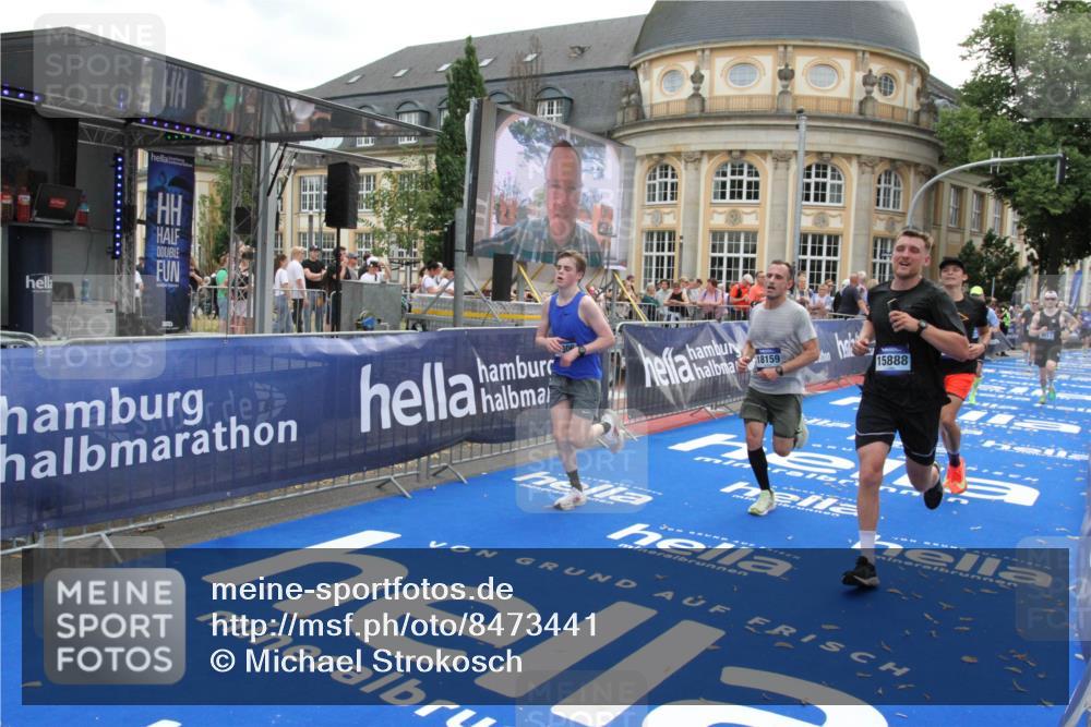 29.06.2025 - hella hamburg halbmarathon Michael Strokosch http://msf.ph/oto/8473441 29.06.2025 10:37:30 Ziel 2767, 5042, 6047, 9017, 9914, 12739, 13372, 15888, 17306, 18159, 18723 meine-sportfotos.de