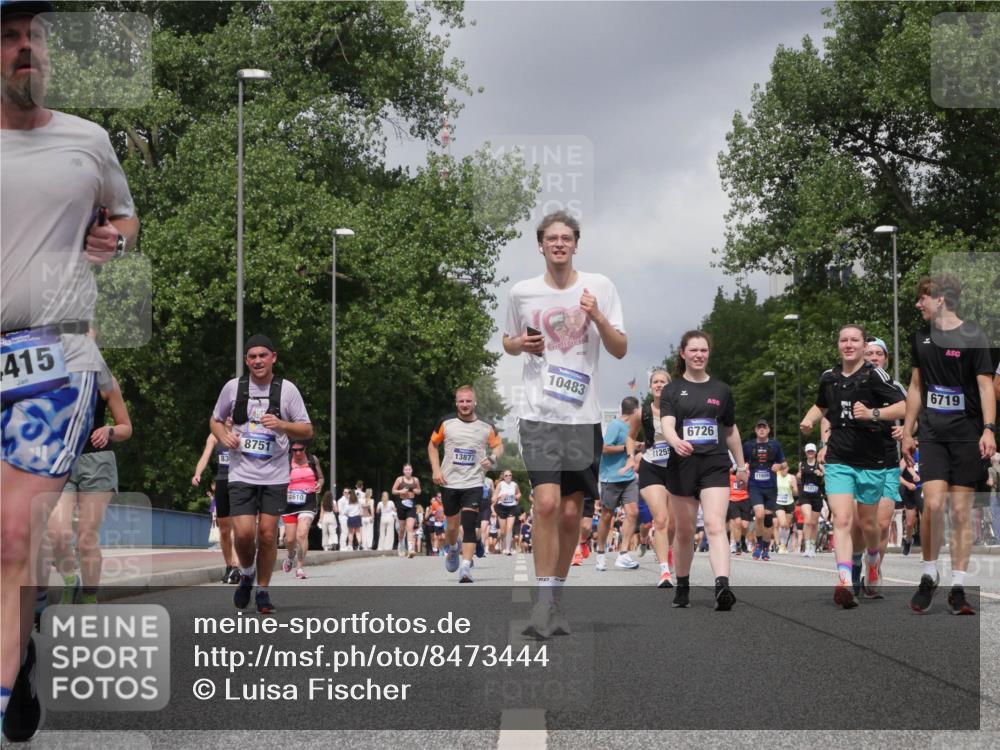 29.06.2025 - hella hamburg halbmarathon Luisa Fischer http://msf.ph/oto/8473444 29.06.2025 10:45:08 Kennedybrücke 415, 83, 8751, 4610, 13877, 10483, 11255, 6726, 11017, 6719, 1317, 2762, 2763, 3532, 3533, 5942, 6066, 6719, 6726, 6793, 6894, 8300, 8301, 8443, 8586, 10483 meine-sportfotos.de