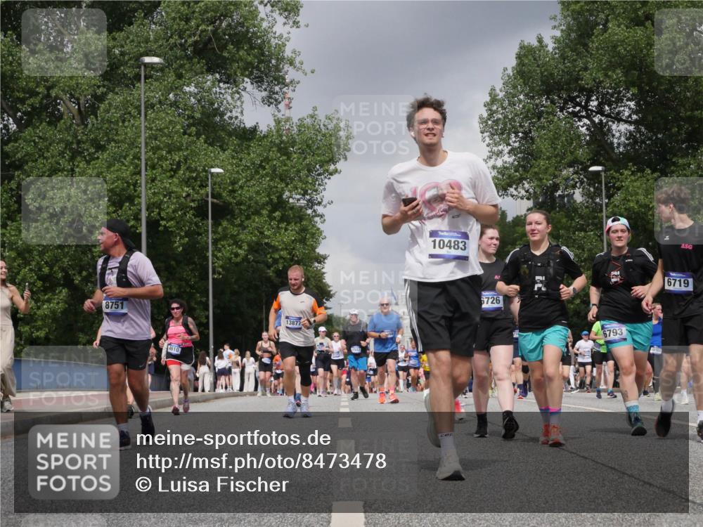 29.06.2025 - hella hamburg halbmarathon Luisa Fischer http://msf.ph/oto/8473478 29.06.2025 10:45:08 Kennedybrücke 8751, 4610, 13877, 10483, 6726, 6793, 10181, 6719, 1317, 2762, 2763, 3532, 3533, 5942, 6066, 6719, 6726, 6793, 6894, 8300, 8301, 8443, 8586, 10483 meine-sportfotos.de