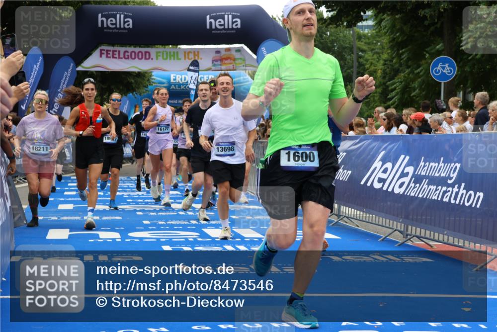 29.06.2025 - hella hamburg halbmarathon Strokosch-Dieckow http://msf.ph/oto/8473546 29.06.2025 10:46:21 Ziel 1600, 2048, 2222, 2842, 3056, 4237, 4949, 6421, 6691, 6978, 7335, 8142, 8981, 9497, 9786, 11185, 11773, 12171, 12651, 12891, 13698, 14045, 14200, 14228, 14262, 14482, 15157, 16127, 17190, 18118, 18211, 18637, 19209 meine-sportfotos.de