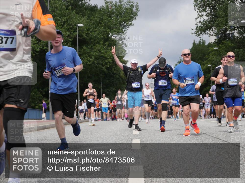 29.06.2025 - hella hamburg halbmarathon Luisa Fischer http://msf.ph/oto/8473586 29.06.2025 10:45:14 Kennedybrücke 377, 112, 10348, 1542, 11686, 16568, 6137, 3460, 16550, 2762, 2763, 5942, 6066, 6137, 6719, 6726, 6793, 7968, 8162, 9588, 10181 meine-sportfotos.de