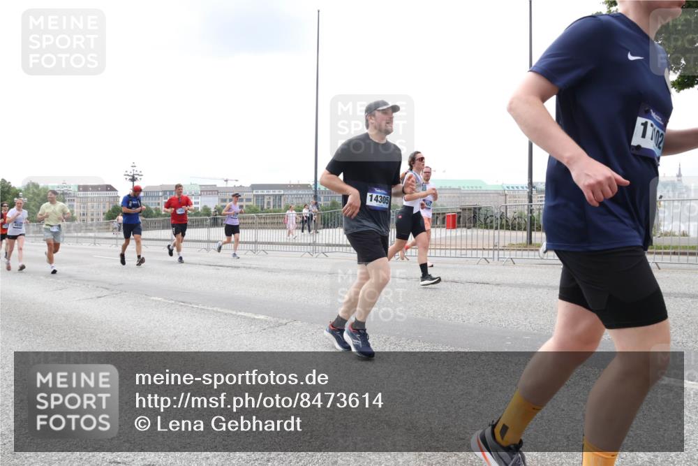 29.06.2025 - hella hamburg halbmarathon Lena Gebhardt http://msf.ph/oto/8473614 29.06.2025 10:33:09 Lombardsbrücke 14305, 11102, 1078, 1237, 1324, 1732, 1764, 1995, 2038, 2054, 2059, 2085, 2276, 2838, 2959, 3341, 3391, 3422, 3660, 3708, 3753, 3812, 3871, 4030, 4096, 4164, 4445, 4446, 4555, 4650, 5110, 5180, 5581, 5917, 6040, 6773, 6861, 7387, 7982, 8170, 8595, 8839, 9034, 9143, 9188, 9289, 9471, 9542, 9591, 9592, 9750, 9768, 9780, 10013, 10277, 11229, 11260, 11713, 11756, 11826, 12039, 12423, 12424, 14305, 14743, 15951 meine-sportfotos.de