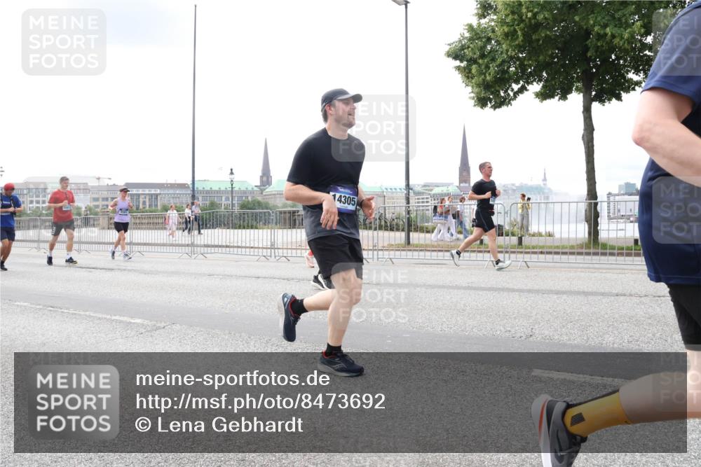 29.06.2025 - hella hamburg halbmarathon Lena Gebhardt http://msf.ph/oto/8473692 29.06.2025 10:33:09 Lombardsbrücke 14305, 1078, 1237, 1324, 1732, 1764, 1995, 2038, 2054, 2059, 2085, 2276, 2838, 2959, 3341, 3391, 3422, 3660, 3708, 3753, 3812, 3871, 4030, 4096, 4164, 4445, 4446, 4555, 4650, 5110, 5180, 5581, 5917, 6040, 6773, 6861, 7387, 7982, 8170, 8595, 8839, 9034, 9143, 9188, 9289, 9471, 9542, 9591, 9592, 9750, 9768, 9780, 10013, 10277, 11229, 11260, 11713, 11756, 11826, 12039, 12423, 12424, 14305, 14743, 15951 meine-sportfotos.de