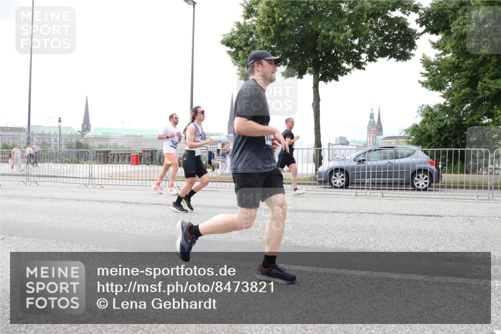 29.06.2025 - hella hamburg halbmarathon Lena Gebhardt http://msf.ph/oto/8473821 29.06.2025 10:33:09 Lombardsbrücke 1078, 1237, 1324, 1732, 1764, 1995, 2038, 2054, 2059, 2085, 2276, 2838, 2959, 3341, 3391, 3422, 3660, 3708, 3753, 3812, 3871, 4030, 4096, 4164, 4445, 4446, 4555, 4650, 5110, 5180, 5581, 5917, 6040, 6773, 6861, 7387, 7982, 8170, 8595, 8839, 9034, 9143, 9188, 9289, 9471, 9542, 9591, 9592, 9750, 9768, 9780, 10013, 10277, 11229, 11260, 11713, 11756, 11826, 12039, 12423, 12424, 14305, 14743, 15951 meine-sportfotos.de