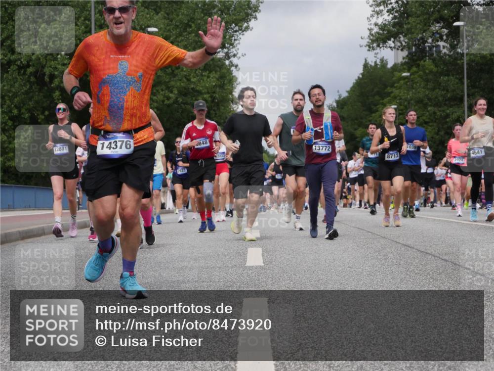 29.06.2025 - hella hamburg halbmarathon Luisa Fischer http://msf.ph/oto/8473920 29.06.2025 10:45:29 Kennedybrücke 12801, 14376, 2523, 848, 2233, 13772, 1039, 5071, 4541, 8712, 2974, 1039, 1712, 2974, 3326, 3568, 4329, 4541, 4885, 5432, 5671, 6153, 6320, 8004, 8163, 8712, 10872 meine-sportfotos.de
