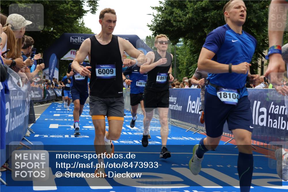 29.06.2025 - hella hamburg halbmarathon Strokosch-Dieckow http://msf.ph/oto/8473933 29.06.2025 10:47:36 Ziel 1070, 1320, 1592, 1696, 2284, 2708, 2953, 5889, 6009, 7962, 8023, 8234, 8927, 10969, 10988, 11021, 11283, 12870, 13223, 13303, 13948, 14618, 14619, 15451, 15478, 15479, 16205, 17229, 17905, 18104, 18430, 18970, 19181 meine-sportfotos.de