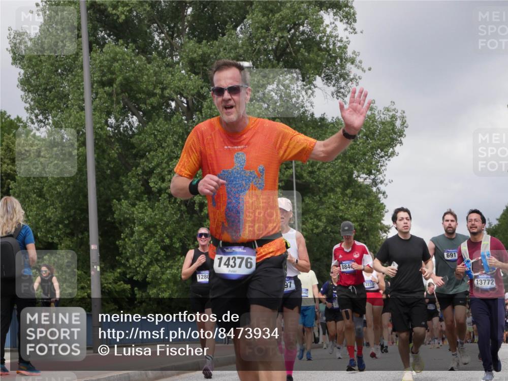 29.06.2025 - hella hamburg halbmarathon Luisa Fischer http://msf.ph/oto/8473934 29.06.2025 10:45:29 Kennedybrücke 1280, 14376, 97, 842, 884, 12233, 3276, 691, 13772, 1039, 1712, 2974, 3326, 3568, 4329, 4541, 4885, 5432, 5671, 6153, 6320, 8004, 8163, 8712, 10872 meine-sportfotos.de