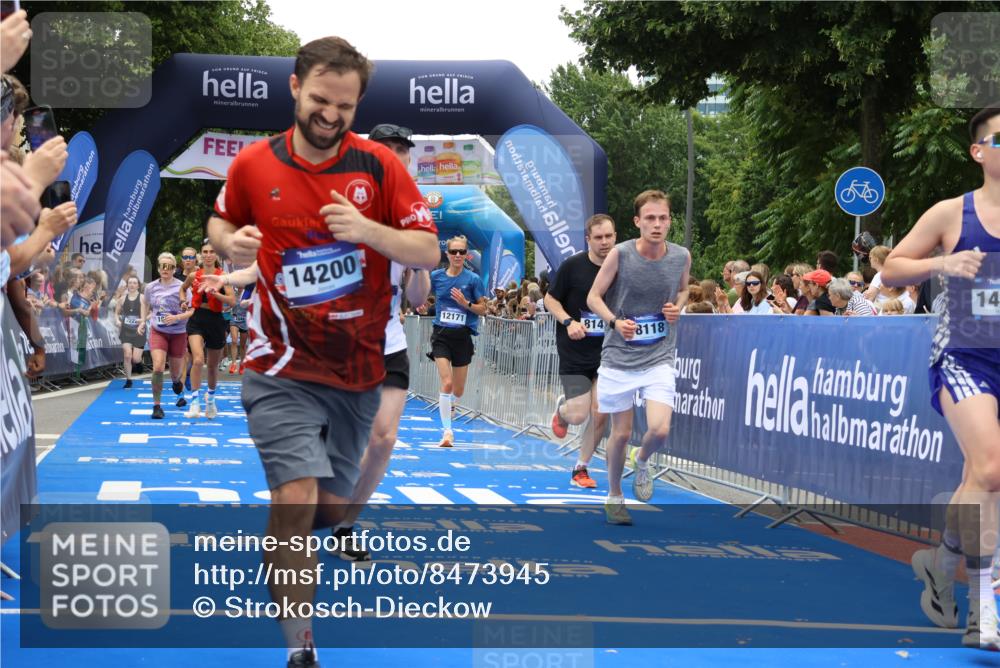 29.06.2025 - hella hamburg halbmarathon Strokosch-Dieckow http://msf.ph/oto/8473945 29.06.2025 10:46:19 Ziel 1569, 1600, 2048, 2222, 2590, 2842, 3056, 4237, 4949, 6388, 6421, 6691, 6978, 7335, 8142, 8981, 9497, 10796, 11185, 11773, 12171, 12651, 12891, 13698, 14045, 14200, 14228, 14262, 14482, 15157, 16127, 17190, 18118, 18211, 18637, 19209 meine-sportfotos.de