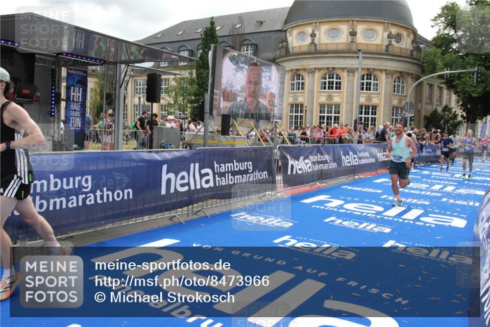 29.06.2025 - hella hamburg halbmarathon Michael Strokosch http://msf.ph/oto/8473966 29.06.2025 10:37:47 Ziel 1505, 1615, 2196, 9171, 13595, 14934, 18276, 18277 meine-sportfotos.de