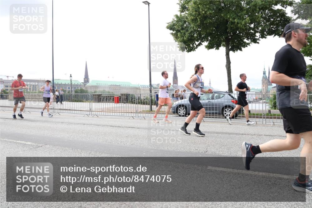 29.06.2025 - hella hamburg halbmarathon Lena Gebhardt http://msf.ph/oto/8474075 29.06.2025 10:33:10 Lombardsbrücke 1595, 1078, 1237, 1324, 1732, 1764, 1995, 2038, 2054, 2059, 2085, 2276, 2838, 2959, 3341, 3391, 3422, 3708, 3753, 3812, 3871, 4030, 4096, 4164, 4445, 4446, 4555, 4650, 5110, 5180, 5581, 5917, 6040, 6773, 6861, 7387, 7705, 7982, 8170, 8595, 8839, 9034, 9143, 9289, 9471, 9542, 9591, 9592, 9750, 9768, 9780, 11229, 11260, 11713, 11756, 11826, 12039, 12423, 12424, 14305, 14743, 15951 meine-sportfotos.de