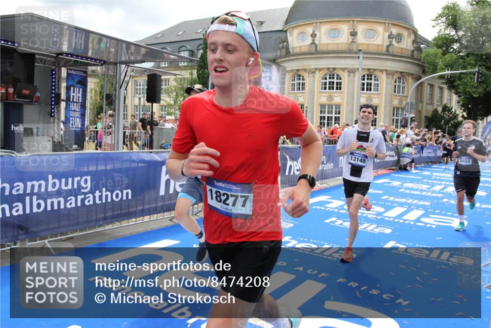 29.06.2025 - hella hamburg halbmarathon Michael Strokosch http://msf.ph/oto/8474208 29.06.2025 10:37:54 Ziel 2196, 2404, 3480, 9171, 13148, 18103, 18276, 18277, 18529 meine-sportfotos.de