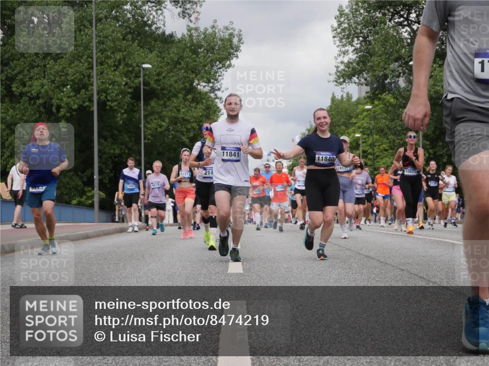 29.06.2025 - hella hamburg halbmarathon Luisa Fischer http://msf.ph/oto/8474219 29.06.2025 10:45:46 Kennedybrücke 15311, 9467, 6618, 214, 11841, 14486, 6136, 11840, 4815, 11075, 10623, 2134, 1, 1752, 2069, 2134, 4385, 4680, 4735, 4736, 5419, 6136, 7040, 7043, 8014, 9644, 10532, 10623, 10842 meine-sportfotos.de