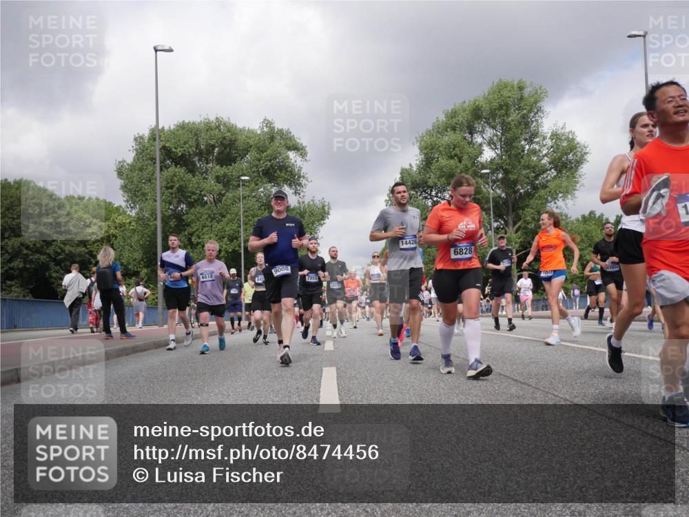 29.06.2025 - hella hamburg halbmarathon Luisa Fischer http://msf.ph/oto/8474456 29.06.2025 10:45:55 Kennedybrücke 6618, 9008, 845, 7955, 13250, 18243, 14426, 6828, 2854, 7260, 1752, 2134, 5419, 6136, 6440, 6828, 7043, 7260, 7357, 7666, 8525, 8526, 9644, 9980, 10623 meine-sportfotos.de