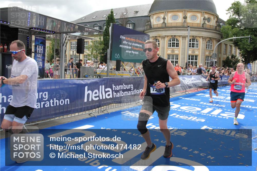 29.06.2025 - hella hamburg halbmarathon Michael Strokosch http://msf.ph/oto/8474482 29.06.2025 10:38:05 Ziel 7229, 8091, 9643, 9944, 10793, 11049, 11952, 12915, 13900, 14274, 15303, 15382, 16698 meine-sportfotos.de