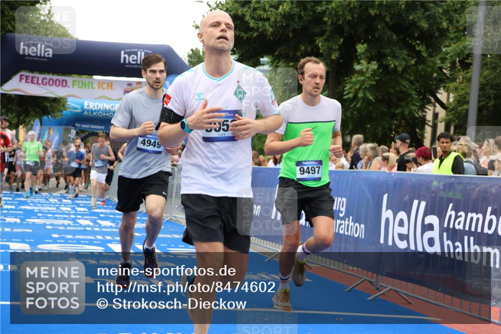 29.06.2025 - hella hamburg halbmarathon Strokosch-Dieckow http://msf.ph/oto/8474602 29.06.2025 10:46:16 Ziel 1569, 1600, 1759, 2048, 2590, 3056, 3087, 4949, 6388, 6691, 7335, 7450, 8142, 9497, 10796, 11094, 11185, 11773, 12171, 12651, 13698, 14200, 14262, 16127, 17190, 18118, 18211, 18637, 18797 meine-sportfotos.de