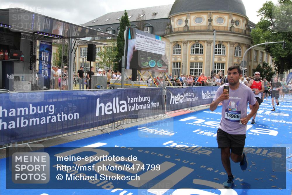 29.06.2025 - hella hamburg halbmarathon Michael Strokosch http://msf.ph/oto/8474799 29.06.2025 10:38:16 Ziel 1688, 2849, 5091, 7743, 8002, 14688, 17623, 18584, 18986 meine-sportfotos.de