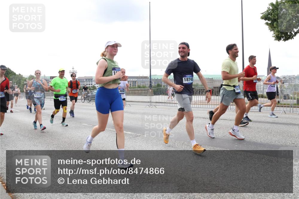 29.06.2025 - hella hamburg halbmarathon Lena Gebhardt http://msf.ph/oto/8474866 29.06.2025 10:33:12 Lombardsbrücke 871, 1324, 2276, 12039, 11, 4650, 18743, 187, 1078, 1237, 1324, 1732, 1764, 1995, 2038, 2054, 2059, 2085, 2276, 2838, 2959, 3341, 3391, 3422, 3708, 3753, 3812, 3871, 4030, 4096, 4164, 4445, 4446, 4555, 4650, 5110, 5180, 5581, 5917, 6040, 6773, 6861, 7387, 7705, 7982, 8170, 8595, 8839, 9034, 9143, 9258, 9289, 9471, 9542, 9591, 9592, 9750, 9768, 9780, 11229, 11260, 11713, 11756, 11826, 12039, 12423, 12424, 14305, 14743, 15951 meine-sportfotos.de