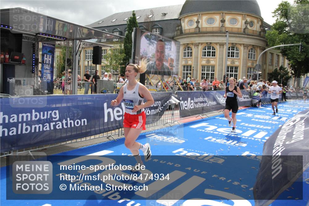 29.06.2025 - hella hamburg halbmarathon Michael Strokosch http://msf.ph/oto/8474934 29.06.2025 10:38:22 Ziel 1042, 1688, 2849, 3431, 6095, 7110, 8002, 14688, 18584 meine-sportfotos.de