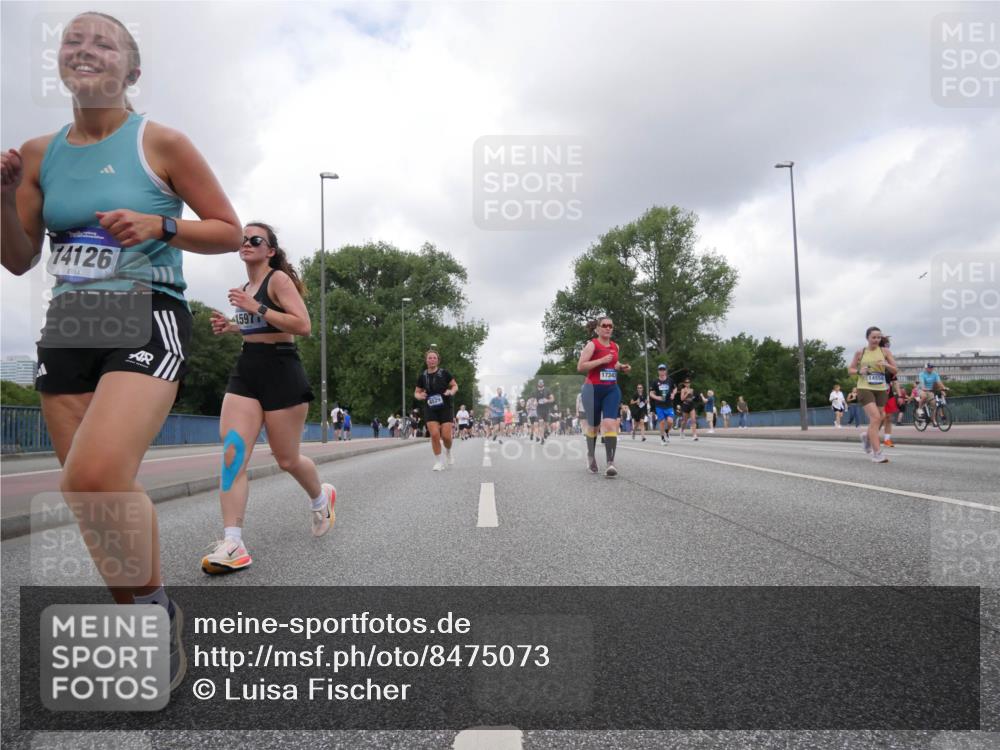 29.06.2025 - hella hamburg halbmarathon Luisa Fischer http://msf.ph/oto/8475073 29.06.2025 10:46:26 Kennedybrücke 14126, 1597, 529, 1734, 14556, 1310, 3283, 3764, 4353, 4891, 4892, 5755, 8233, 9304, 10536 meine-sportfotos.de