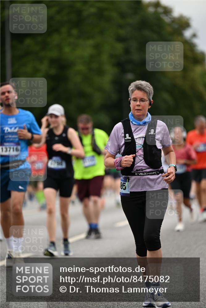 29.06.2025 - hella hamburg halbmarathon Dr. Thomas Lammeyer http://msf.ph/oto/8475082 29.06.2025 11:04:14 Kennedybrücke 1221, 1751, 2052, 2100, 2495, 2564, 2667, 2728, 2798, 2861, 3035, 3173, 3393, 3451, 3503, 3553, 4085, 4150, 4393, 4694, 4805, 5016, 5634, 5646, 5992, 6118, 6176, 6368, 7245, 7467, 8298, 8647, 9069, 9179, 9406, 9454, 9630, 9632, 9968, 10353, 10548, 10664, 11105, 11418 meine-sportfotos.de