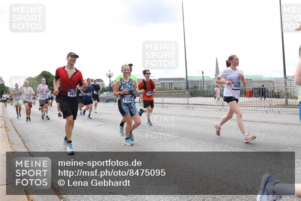 29.06.2025 - hella hamburg halbmarathon Lena Gebhardt http://msf.ph/oto/8475095 29.06.2025 10:33:13 Lombardsbrücke 12812, 3871, 1624, 12039, 12813, 18951, 1324, 4650, 1078, 1237, 1324, 1732, 1764, 1995, 2038, 2054, 2085, 2276, 2838, 2959, 3341, 3391, 3422, 3708, 3753, 3812, 3871, 4030, 4096, 4164, 4445, 4555, 4650, 5110, 5180, 5581, 5917, 6040, 6773, 6861, 7387, 7705, 7982, 8170, 8595, 8839, 8891, 9034, 9143, 9258, 9289, 9471, 9542, 9591, 9592, 9750, 9768, 9780, 11229, 11260, 11713, 11756, 11826, 12039, 12423, 12424, 14305, 14743, 15951 meine-sportfotos.de