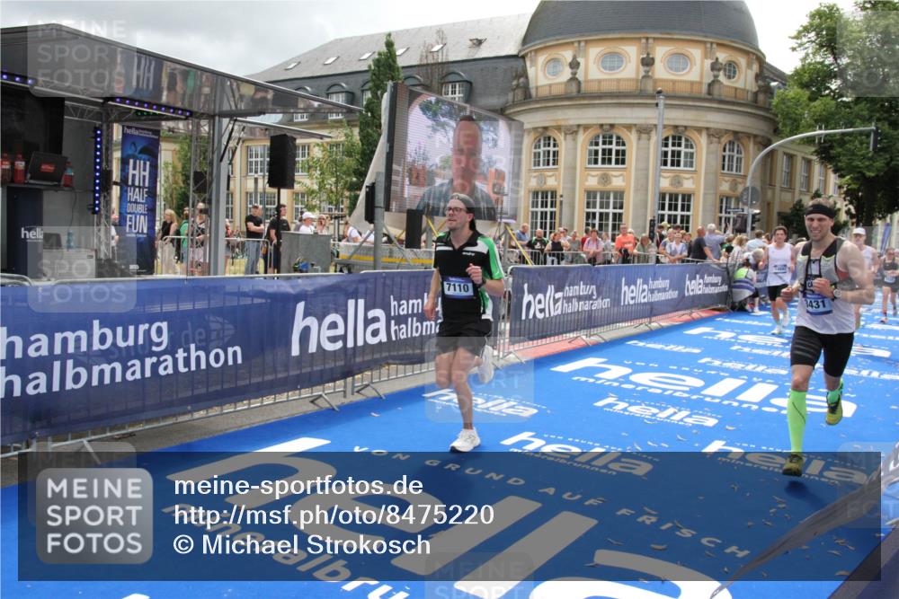 29.06.2025 - hella hamburg halbmarathon Michael Strokosch http://msf.ph/oto/8475220 29.06.2025 10:38:28 Ziel 1042, 1710, 2745, 3014, 3431, 3790, 7110, 8571, 14992, 16075, 16280, 18357, 18761 meine-sportfotos.de