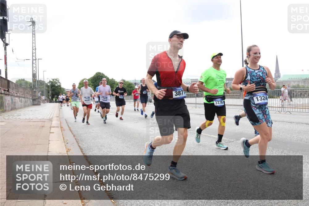 29.06.2025 - hella hamburg halbmarathon Lena Gebhardt http://msf.ph/oto/8475299 29.06.2025 10:33:13 Lombardsbrücke 18951, 5917, 12813, 12812, 387, 2276, 1324, 1078, 1237, 1324, 1732, 1764, 1995, 2038, 2054, 2085, 2276, 2838, 2959, 3341, 3391, 3422, 3708, 3753, 3812, 3871, 4030, 4096, 4164, 4445, 4555, 4650, 5110, 5180, 5581, 5917, 6040, 6773, 6861, 7387, 7705, 7982, 8170, 8595, 8839, 8891, 9034, 9143, 9258, 9289, 9471, 9542, 9591, 9592, 9750, 9768, 9780, 11229, 11260, 11713, 11756, 11826, 12039, 12423, 12424, 14305, 14743, 15951 meine-sportfotos.de