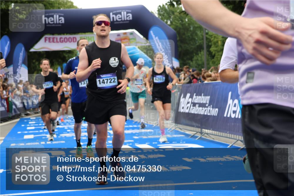 29.06.2025 - hella hamburg halbmarathon Strokosch-Dieckow http://msf.ph/oto/8475330 29.06.2025 10:47:18 Ziel 51, 2274, 2623, 2864, 5024, 5650, 6134, 6168, 6203, 6716, 7480, 8693, 10208, 10211, 10423, 11077, 11491, 11518, 13672, 13782, 14722, 15350, 15611, 16089, 16286, 16819, 17718, 17915, 18856, 18974 meine-sportfotos.de