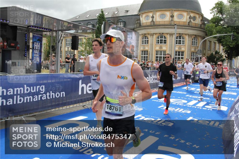 29.06.2025 - hella hamburg halbmarathon Michael Strokosch http://msf.ph/oto/8475347 29.06.2025 10:38:31 Ziel 1710, 2745, 3014, 3790, 8571, 14992, 16075, 16280, 18357, 18761 meine-sportfotos.de
