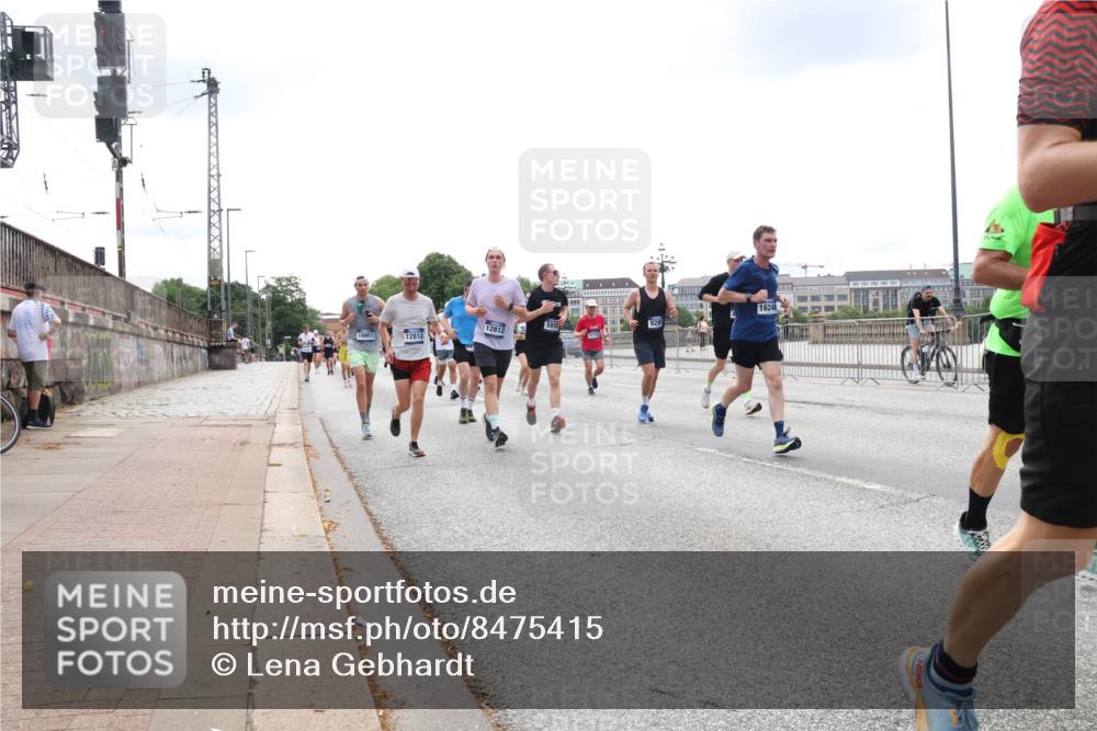 29.06.2025 - hella hamburg halbmarathon Lena Gebhardt http://msf.ph/oto/8475415 29.06.2025 10:33:14 Lombardsbrücke 5917, 12812, 18951, 12813, 16246, 21, 1, 1078, 1237, 1324, 1732, 1764, 1995, 2038, 2054, 2085, 2276, 2838, 2959, 3341, 3391, 3422, 3708, 3753, 3812, 3871, 4030, 4096, 4164, 4445, 4555, 4650, 5110, 5180, 5581, 5917, 6040, 6773, 6861, 7705, 7982, 8170, 8595, 8839, 8891, 9034, 9143, 9258, 9289, 9471, 9542, 9591, 9592, 9750, 9768, 9780, 11229, 11260, 11713, 11756, 11826, 12039, 12423, 12424, 14305, 14743, 15951 meine-sportfotos.de