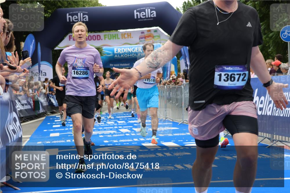 29.06.2025 - hella hamburg halbmarathon Strokosch-Dieckow http://msf.ph/oto/8475418 29.06.2025 10:47:16 Ziel 2274, 2623, 2864, 5024, 6134, 6168, 6203, 6373, 6716, 7480, 10208, 10211, 10423, 11077, 11491, 11518, 13007, 13672, 13782, 14722, 15611, 16089, 16286, 17718, 17915, 18856 meine-sportfotos.de