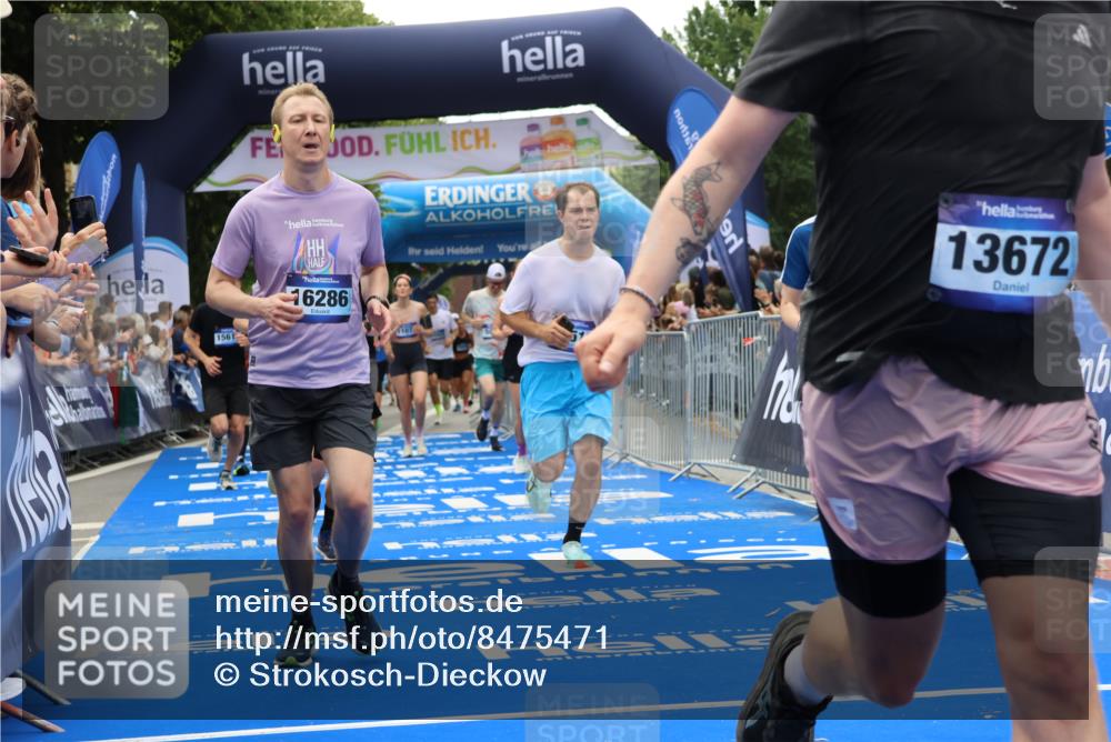 29.06.2025 - hella hamburg halbmarathon Strokosch-Dieckow http://msf.ph/oto/8475471 29.06.2025 10:47:17 Ziel 2274, 2623, 2864, 5024, 6134, 6168, 6203, 6373, 6716, 7480, 8693, 10208, 10211, 10423, 11077, 11491, 11518, 13672, 13782, 14722, 15611, 16089, 16286, 16819, 17718, 17915, 18856, 18974 meine-sportfotos.de