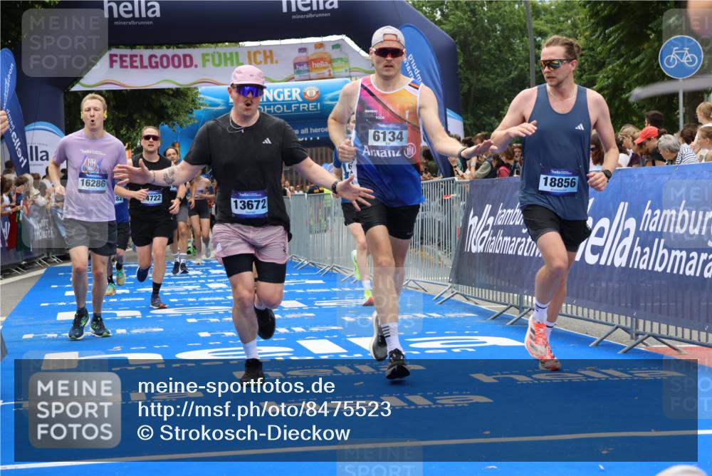 29.06.2025 - hella hamburg halbmarathon Strokosch-Dieckow http://msf.ph/oto/8475523 29.06.2025 10:47:15 Ziel 2623, 2864, 5024, 6134, 6168, 6203, 6373, 6716, 7480, 10208, 10211, 11491, 11518, 13007, 13672, 13782, 14722, 15611, 16089, 16286, 17718, 17915, 18856 meine-sportfotos.de
