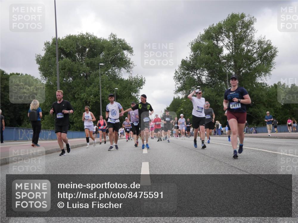 29.06.2025 - hella hamburg halbmarathon Luisa Fischer http://msf.ph/oto/8475591 29.06.2025 10:46:41 Kennedybrücke 10180, 15472, 16264, 16263, 2267, 4177, 4302, 2971, 1226, 1788, 2103, 2267, 2538, 2971, 3288, 3518, 4105, 4177, 4302, 5265, 7872, 8991 meine-sportfotos.de