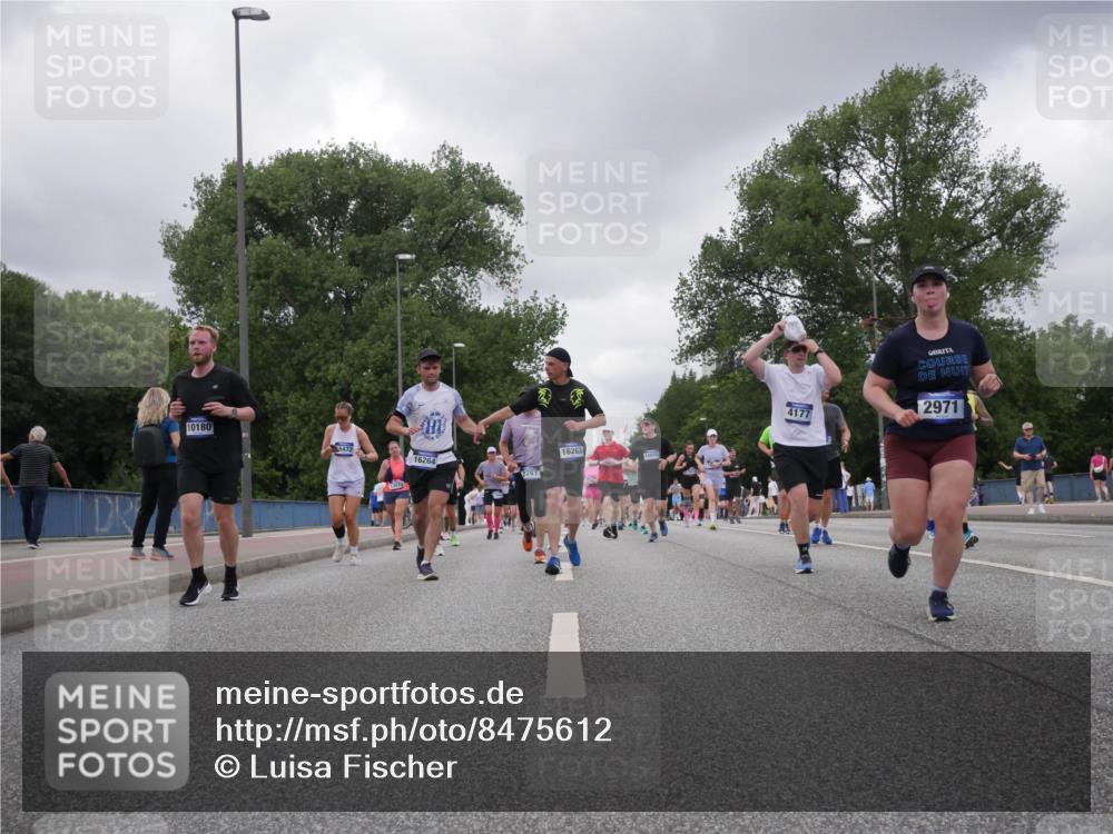 29.06.2025 - hella hamburg halbmarathon Luisa Fischer http://msf.ph/oto/8475612 29.06.2025 10:46:42 Kennedybrücke 10180, 5472, 16263, 16264, 16055, 9267, 4177, 2971, 1226, 1788, 2103, 2267, 2538, 2971, 3288, 3518, 4105, 4177, 4302, 5265, 7461, 7872, 8991 meine-sportfotos.de