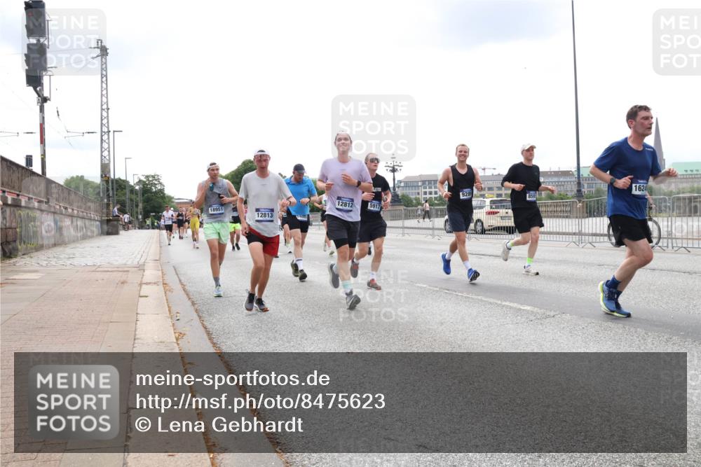 29.06.2025 - hella hamburg halbmarathon Lena Gebhardt http://msf.ph/oto/8475623 29.06.2025 10:33:15 Lombardsbrücke 18951, 12813, 14085, 1624, 928, 12812, 5917, 1078, 1237, 1324, 1732, 1764, 1995, 2038, 2054, 2085, 2276, 2838, 2959, 3341, 3391, 3422, 3708, 3753, 3812, 3871, 4030, 4096, 4164, 4445, 4555, 4650, 5110, 5180, 5581, 5917, 6040, 6773, 6861, 7705, 7982, 8170, 8595, 8839, 8891, 9034, 9143, 9258, 9289, 9471, 9542, 9591, 9592, 9750, 9768, 9780, 11229, 11260, 11713, 11756, 11826, 12039, 12423, 12424, 14305, 14743, 15951 meine-sportfotos.de