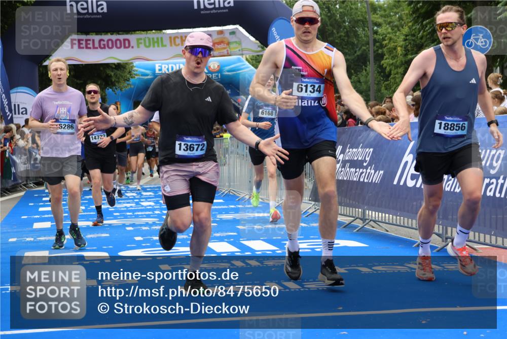 29.06.2025 - hella hamburg halbmarathon Strokosch-Dieckow http://msf.ph/oto/8475650 29.06.2025 10:47:15 Ziel 2623, 2864, 5024, 6134, 6168, 6203, 6373, 6716, 7480, 10208, 10211, 11491, 11518, 13007, 13672, 13782, 14722, 15611, 16089, 16286, 17718, 17915, 18856 meine-sportfotos.de